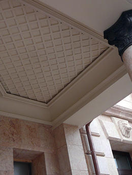 Декоративная капитель и потолок