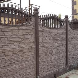Декоративный бетонный забор под камень
