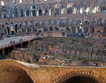 На фото видны сооружения, которые находились под ареной Колизея