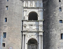 Ренессансная арка, Неаполь