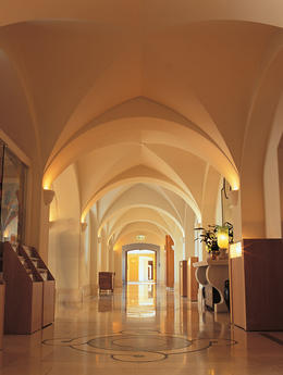 Шикарный коридор гостиницы